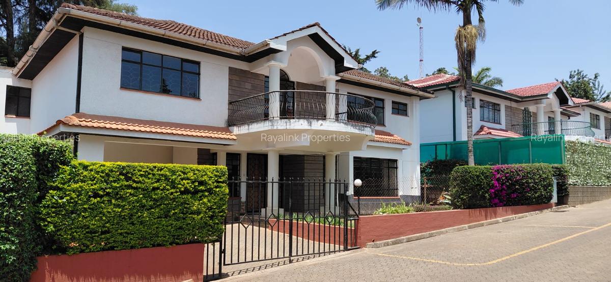 4 Bed Townhouse with En Suite at Grivellea - 1