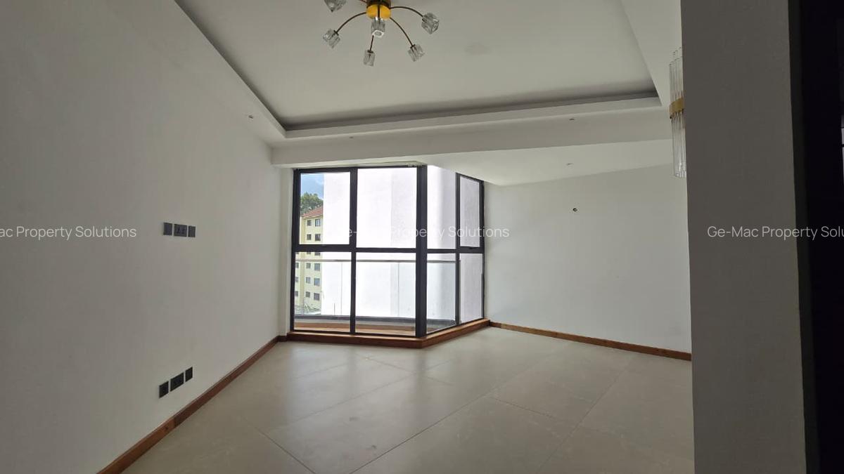 3 Bed Apartment with En Suite in Riverside - 11