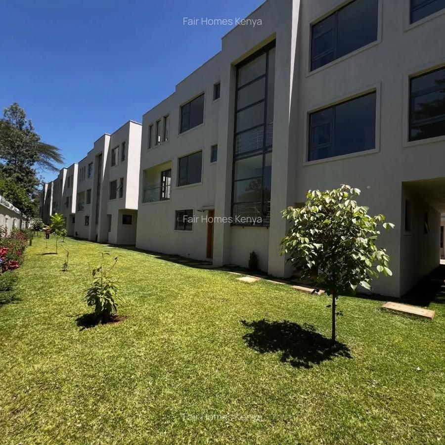 6 Bed Townhouse with En Suite at Lavington Green - 1