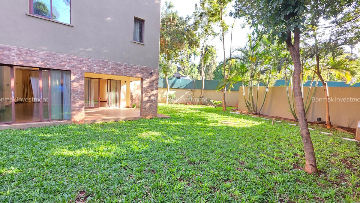 5 Bed Townhouse with En Suite at Lavington Green - 3
