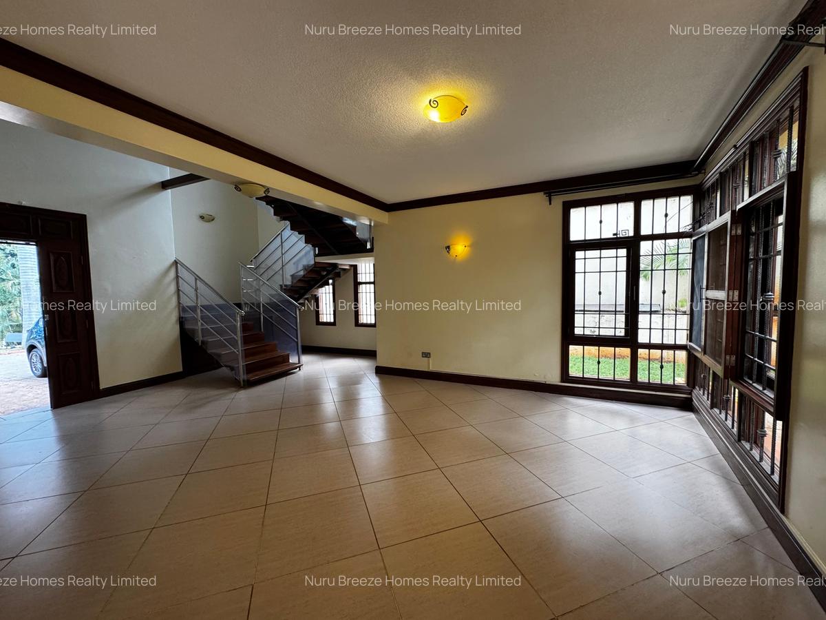 3 Bed Townhouse with En Suite in Hill View - 2