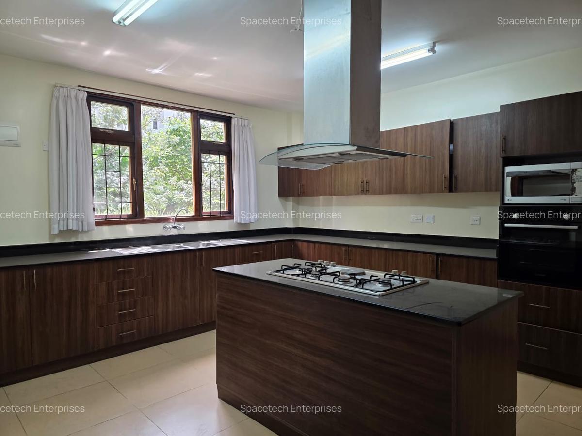 3 Bed Apartment with En Suite in Riverside - 11