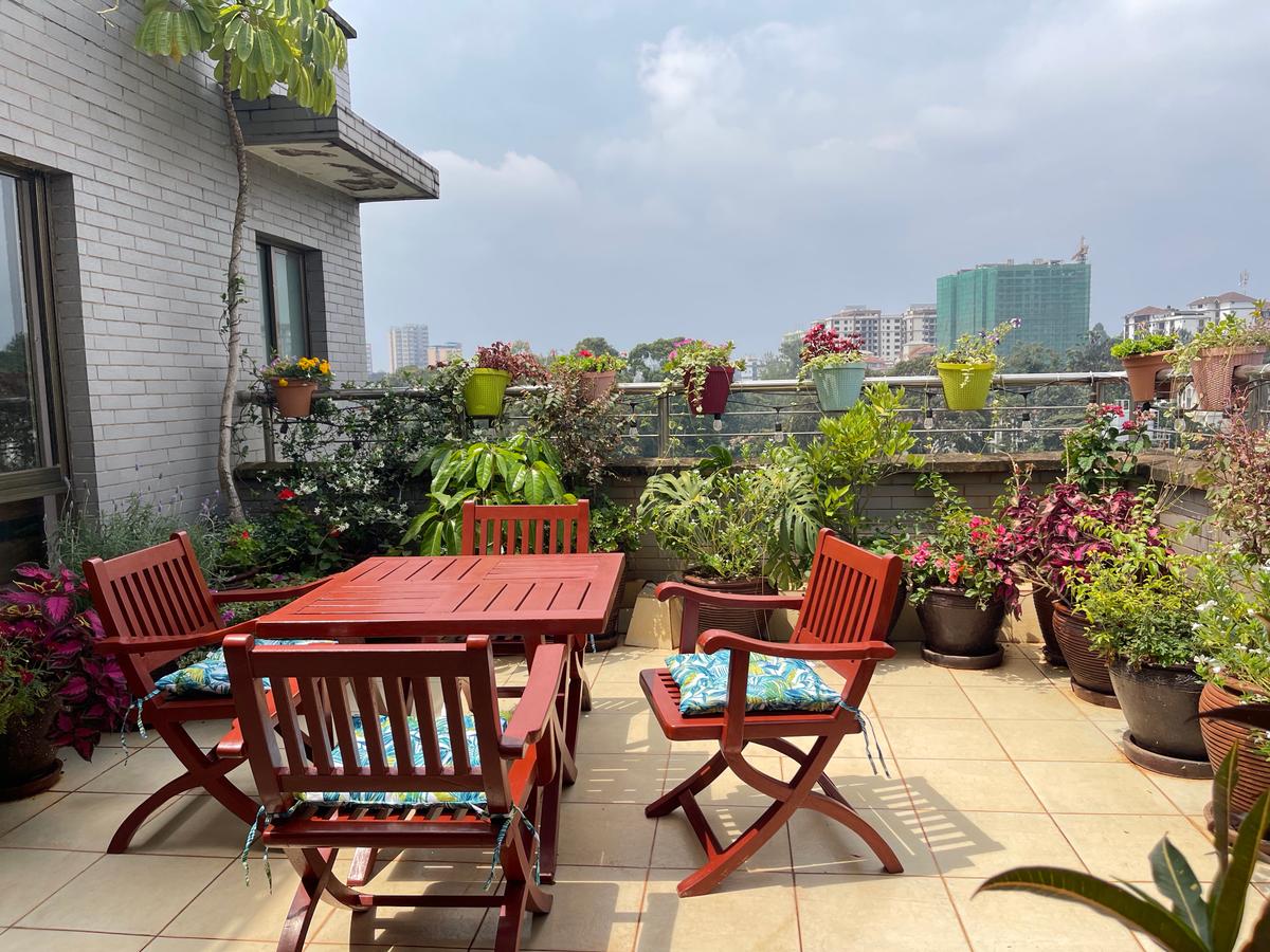 2 Bed Apartment with En Suite in Lavington - 4