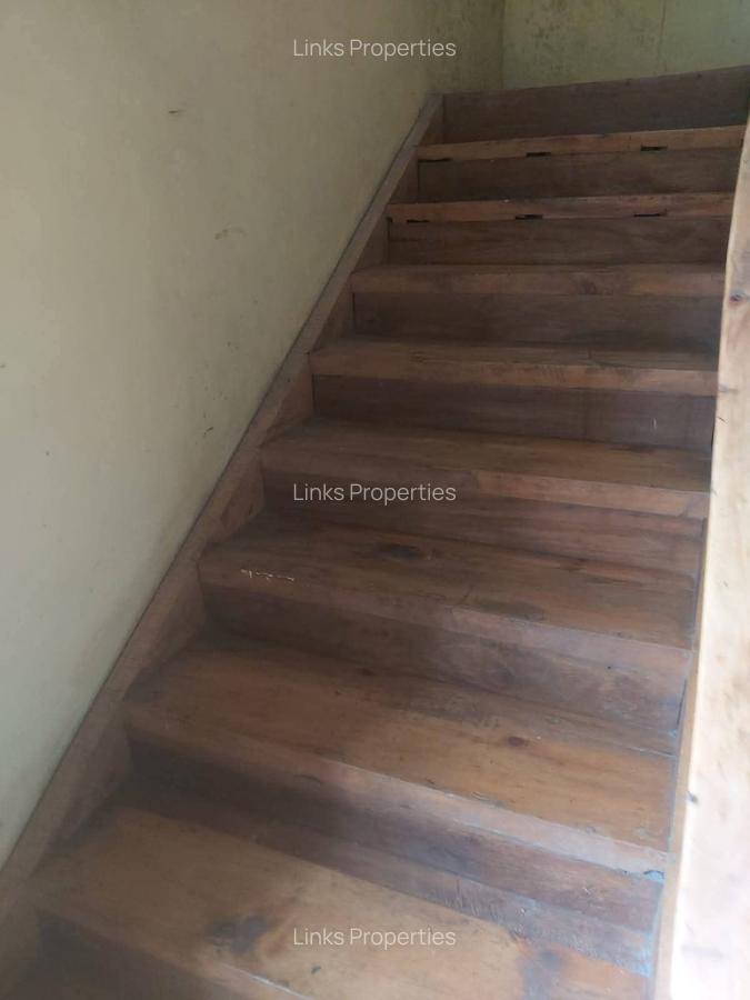 5 Bed Townhouse with En Suite at Kerarapon Drive - 7