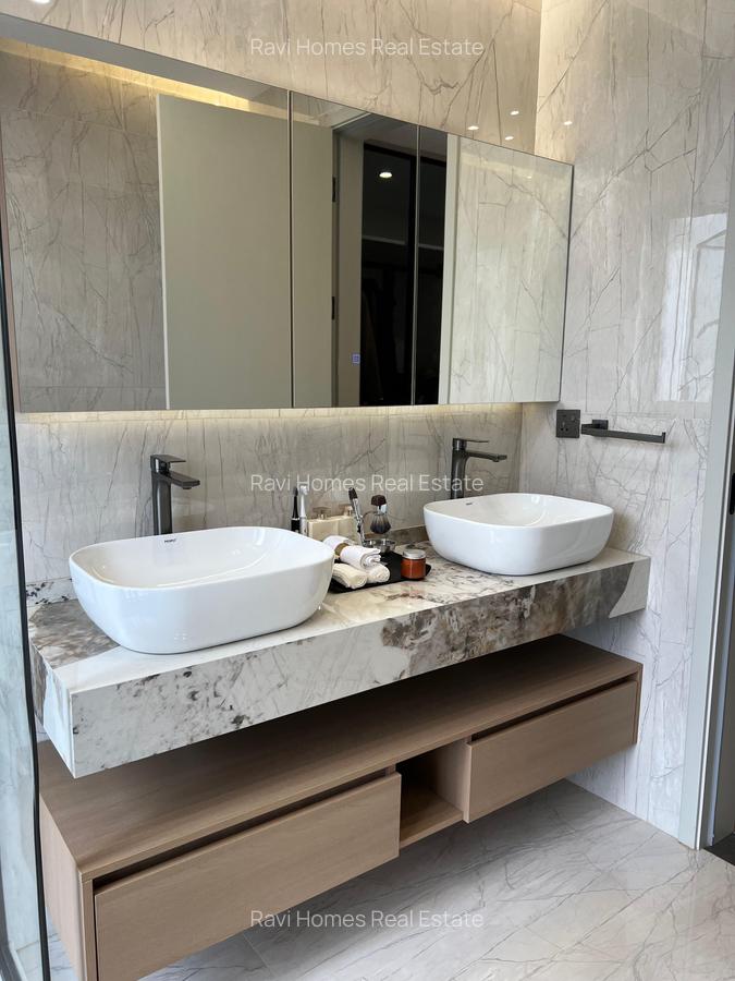 4 Bed Apartment with En Suite - 13