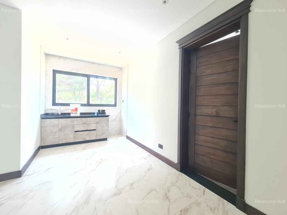 5 Bed House with En Suite at Nyari - 2