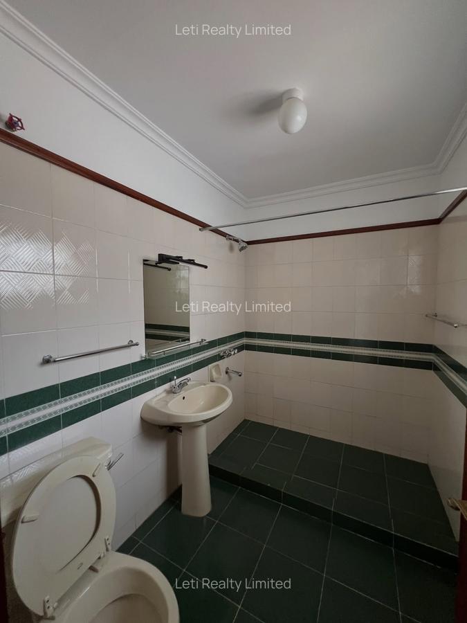 4 Bed Townhouse with En Suite in Lavington - 14