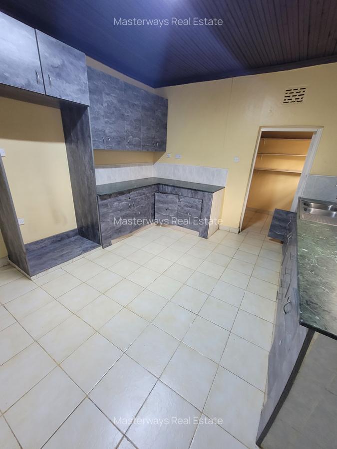 5 Bed House with En Suite at Mountain View Estate - 4