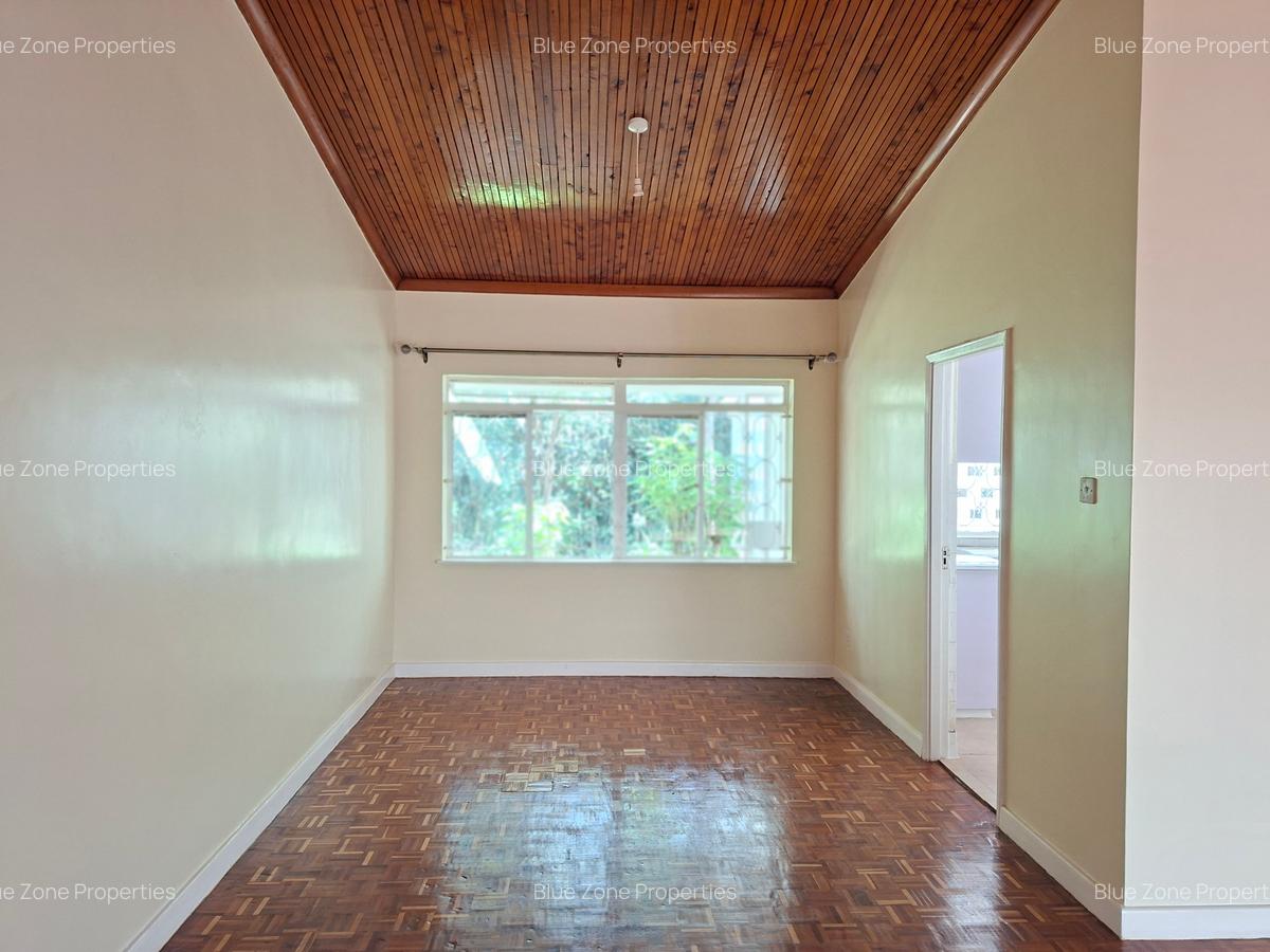 4 Bed House with En Suite at Rosslyn - 10