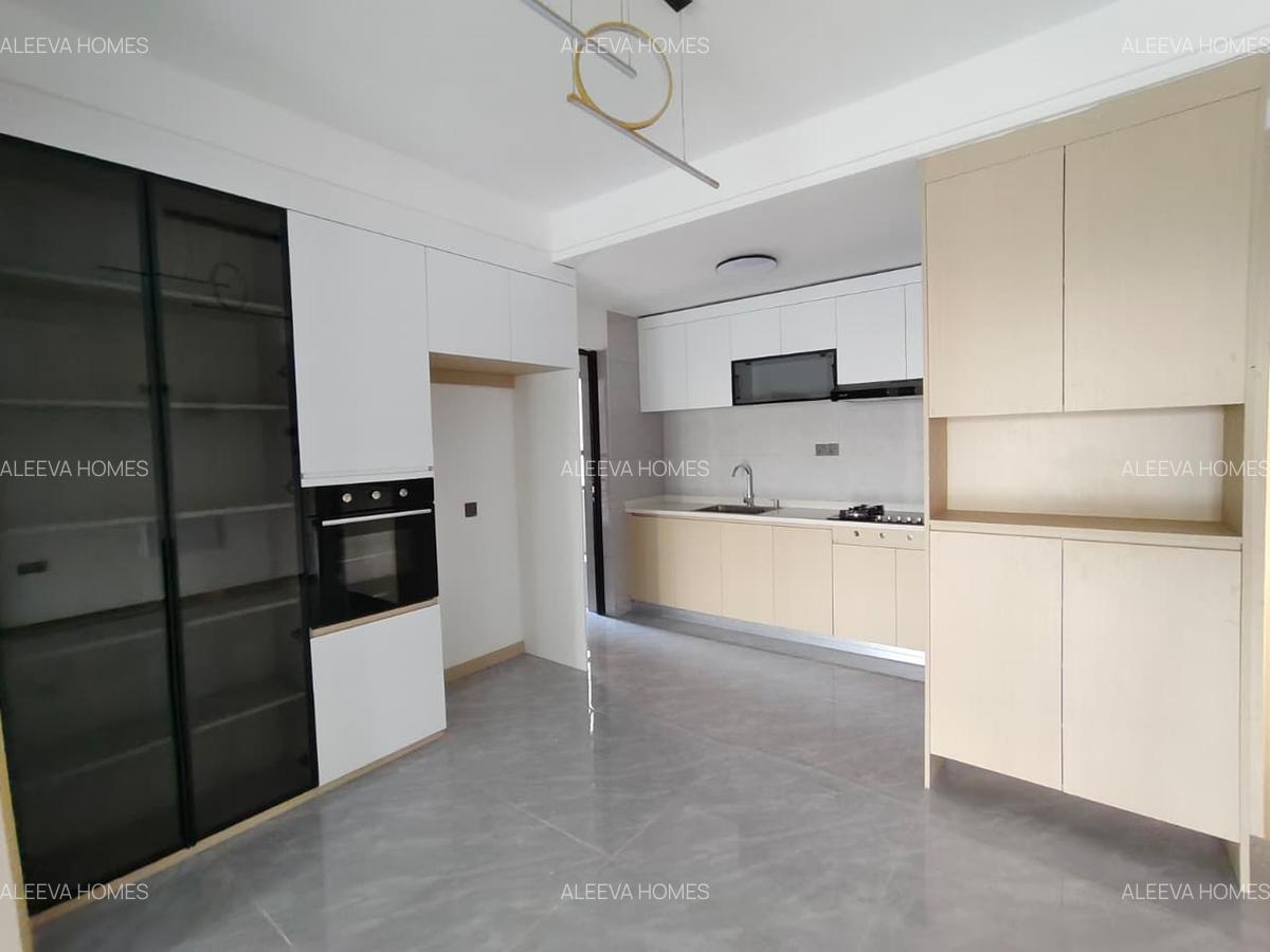 3 Bed Apartment with En Suite in Riverside - 5