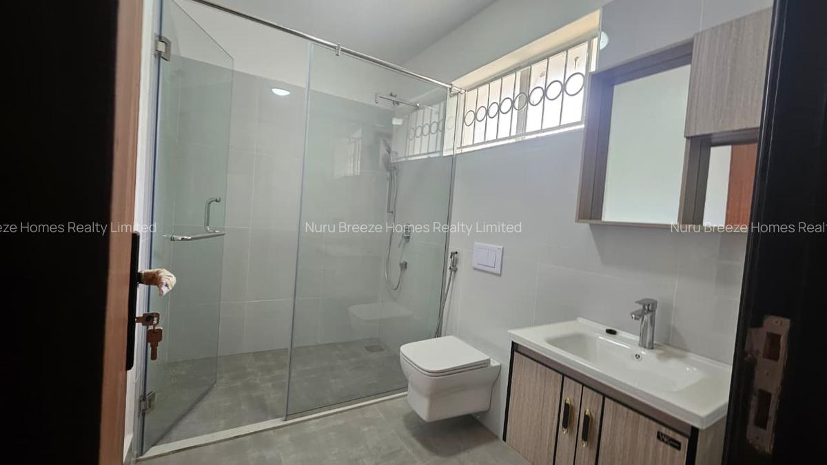 4 Bed House with En Suite in Runda - 7