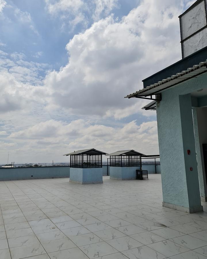 Serviced 2 Bed Apartment with En Suite at Allsops - 13