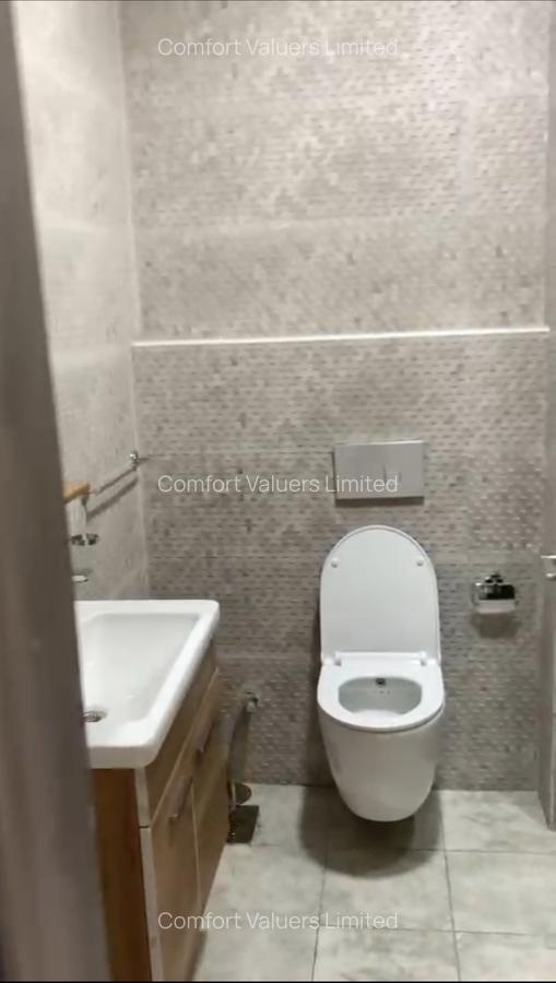 2 Bed Apartment with En Suite at Lavington - 6