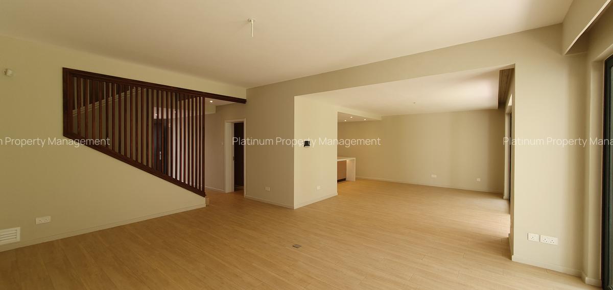 5 Bed Townhouse with En Suite in Kyuna - 2