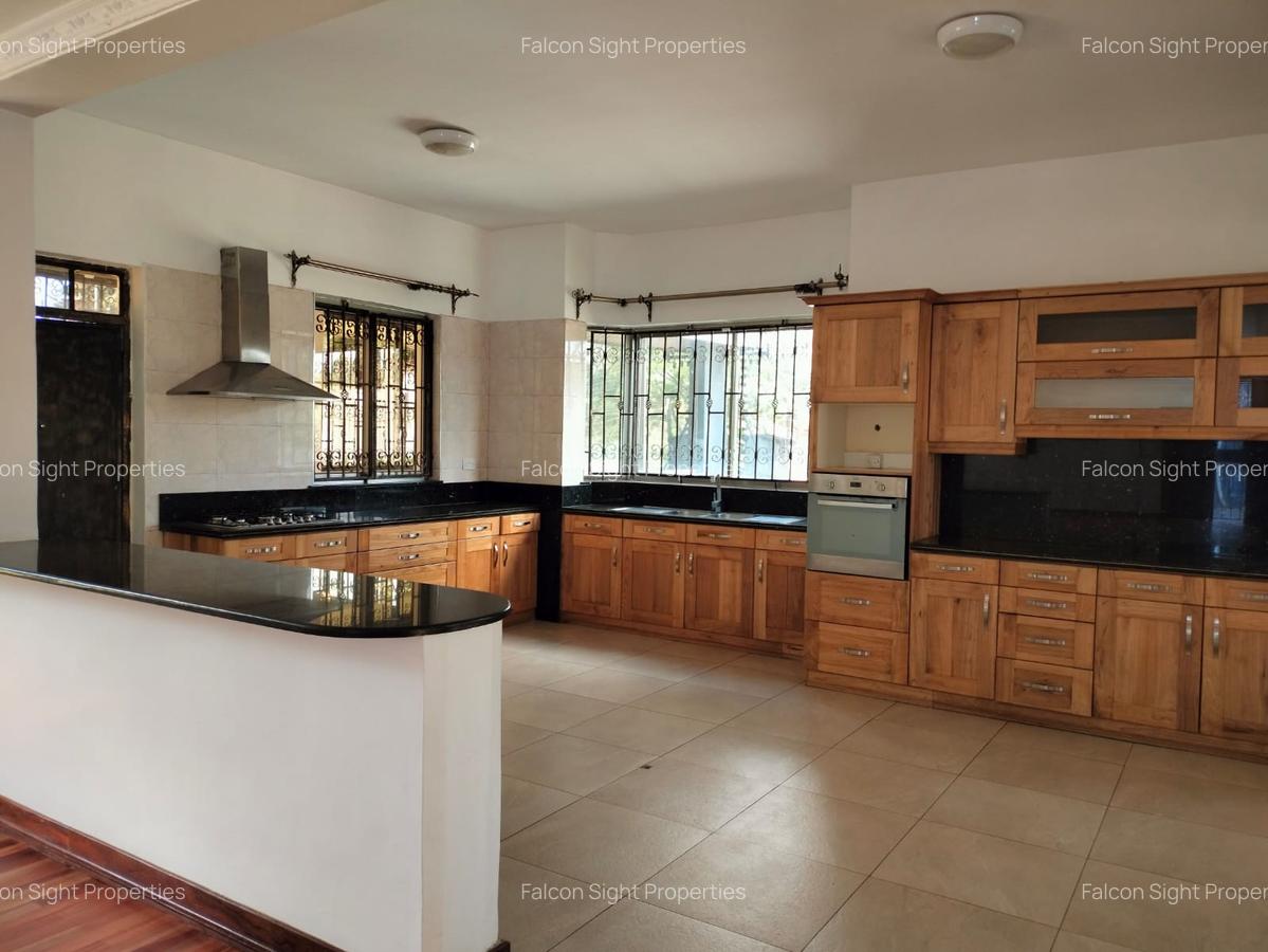 5 Bed Townhouse with Garden at Easy Access To Peponi Road - 10
