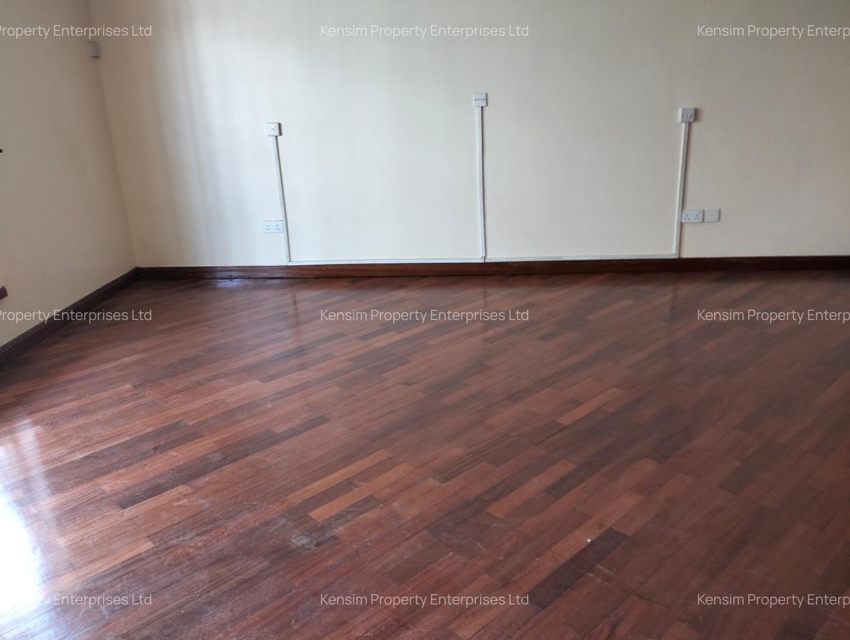 4 Bed Townhouse with En Suite in Lavington - 12