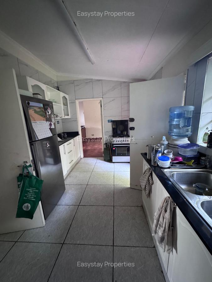 3 Bed House with Garden in Lavington - 2