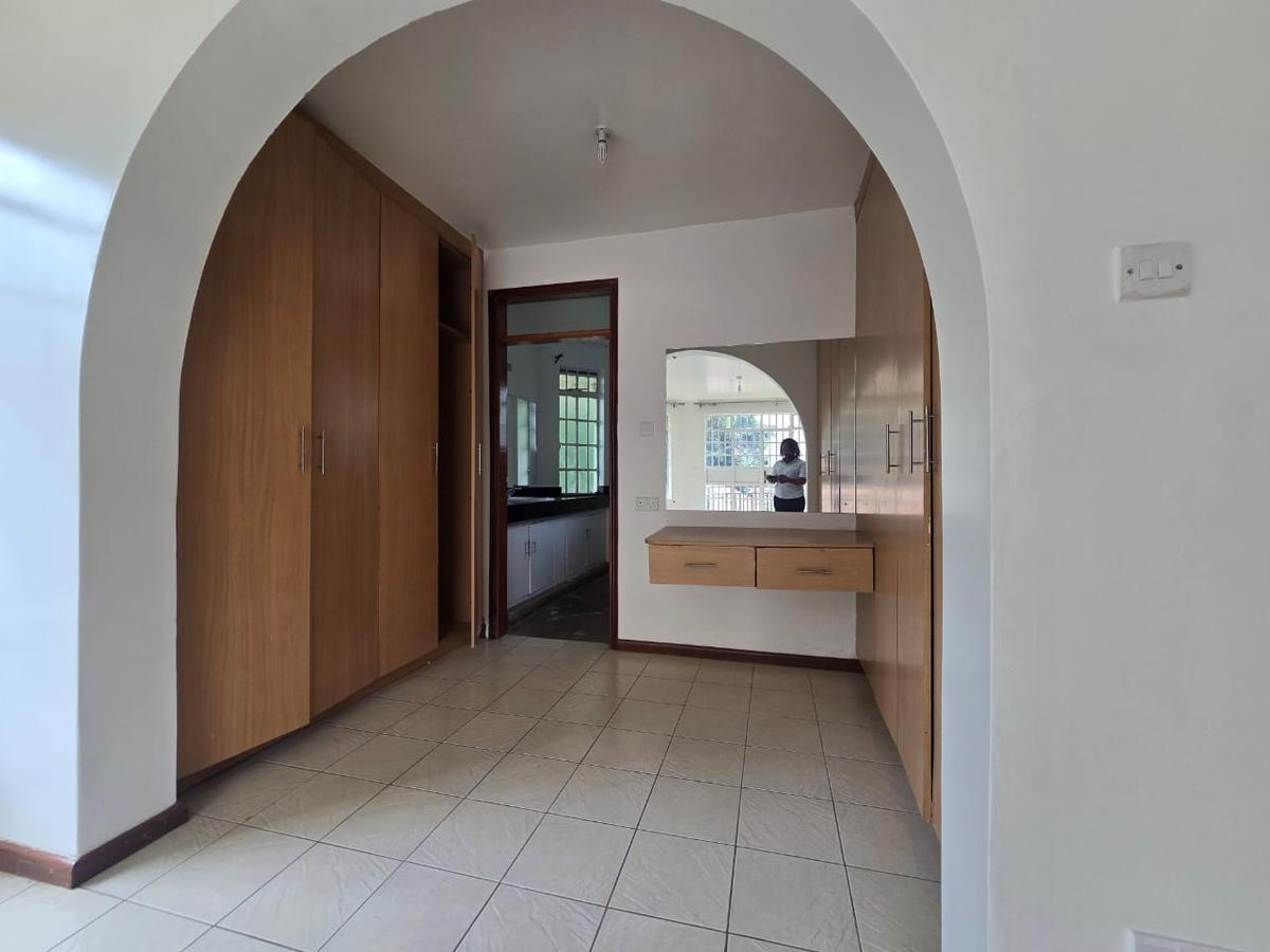 4 Bed House with En Suite in Spring Valley - 14
