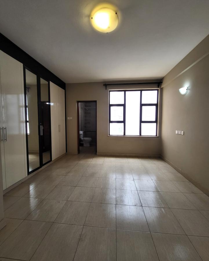 3 Bed Apartment with En Suite in South C - 9