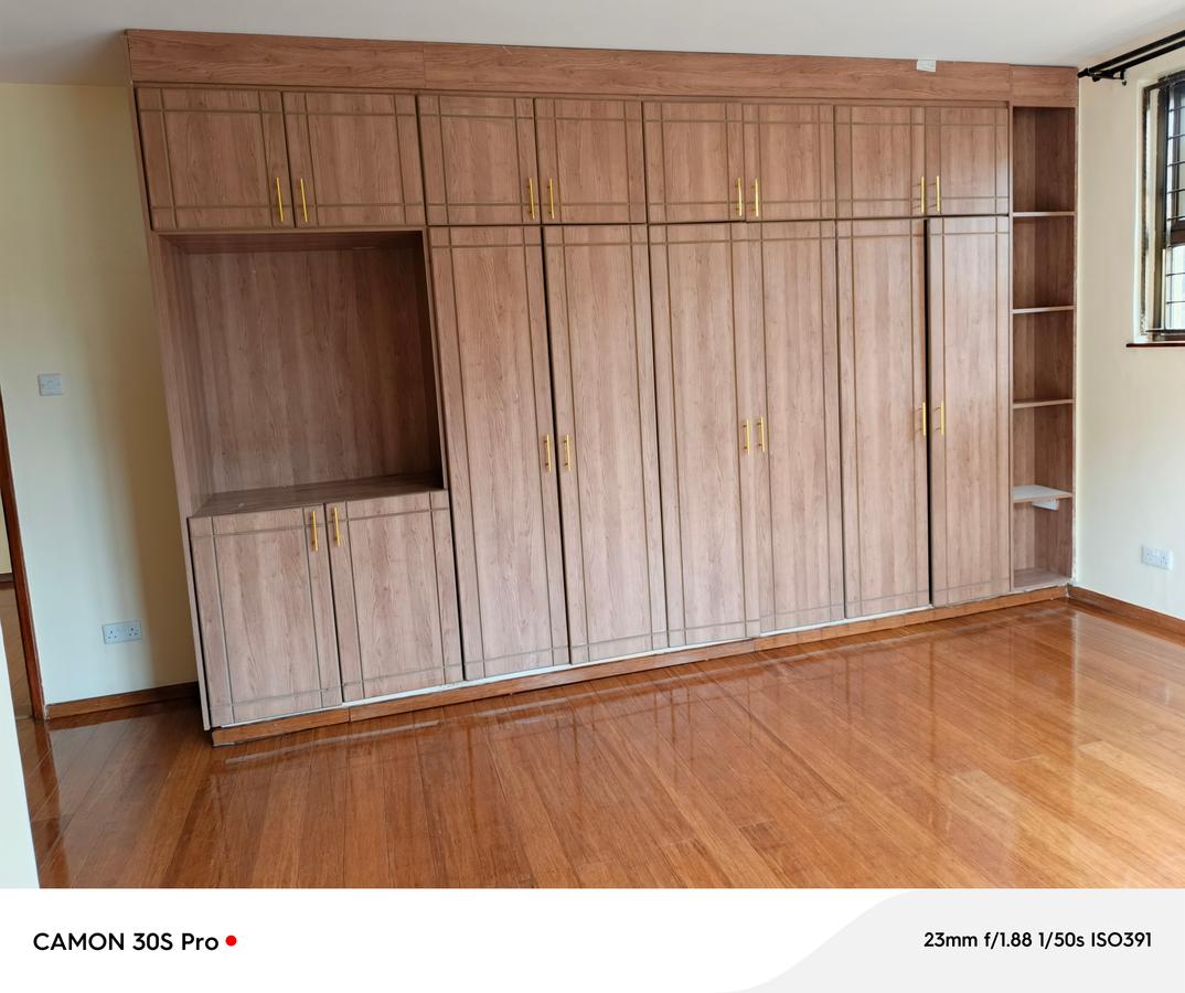 5 Bed Townhouse with En Suite at Lavington - 5