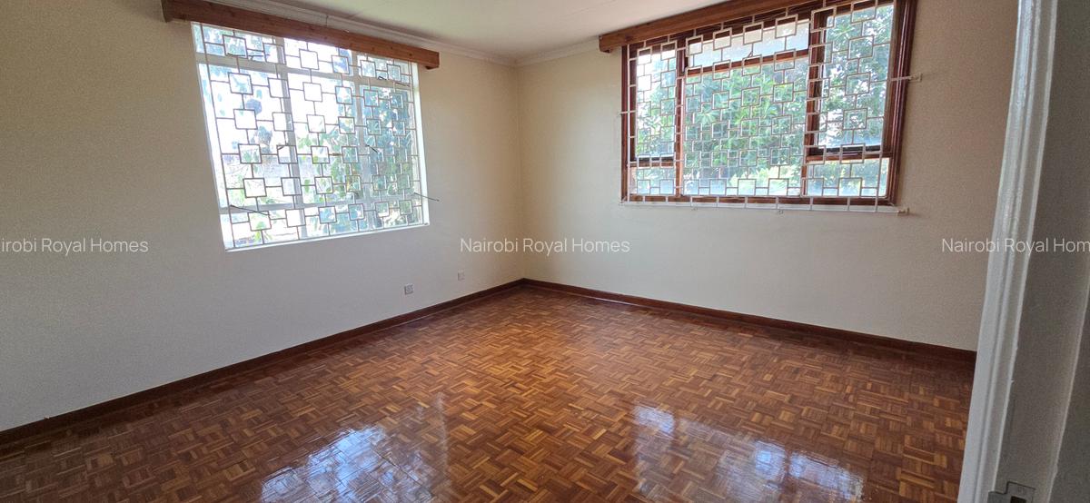 5 Bed Townhouse with En Suite at Lavington Road - 15