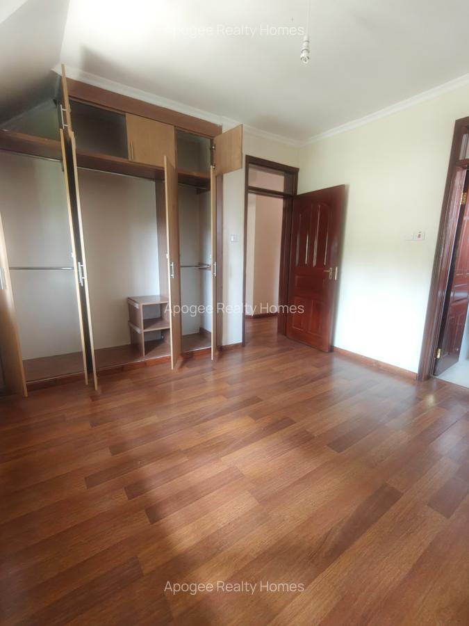 4 Bed Apartment with En Suite at Fourways Junction Estate - 17