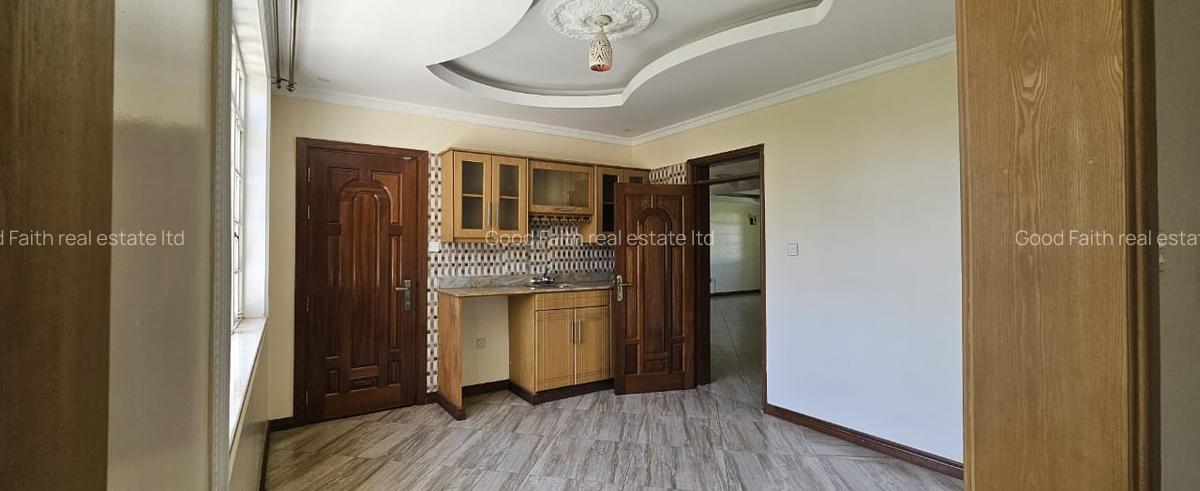 6 Bed House with En Suite in Runda - 10