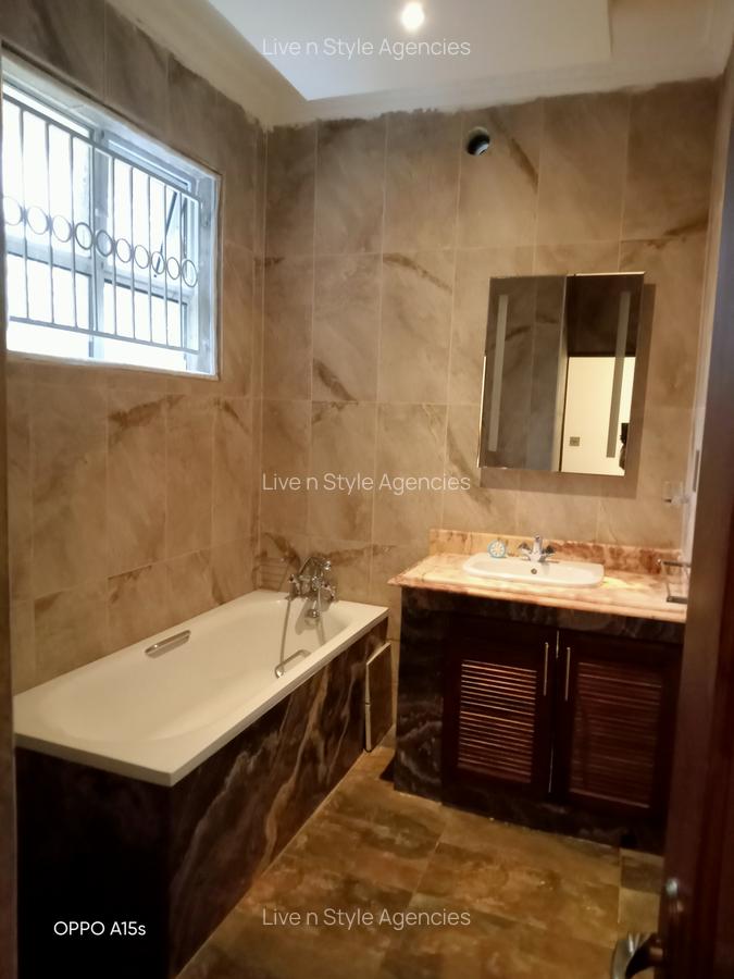 4 Bed House with En Suite in Runda - 16