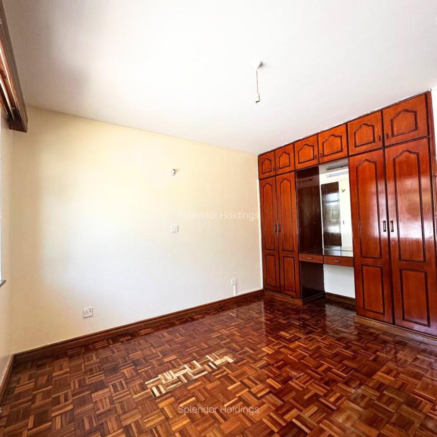 5 Bed Villa with En Suite in Riverside - 11