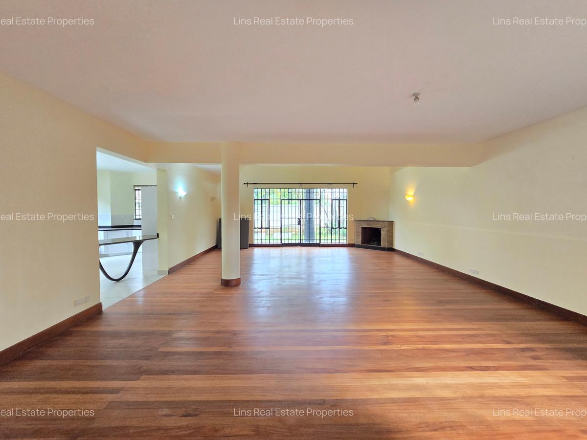 5 Bed Townhouse with En Suite in Lavington - 2