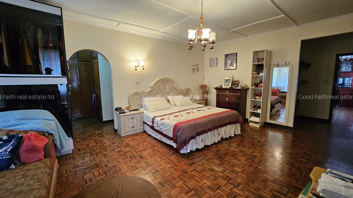 5 Bed House with En Suite in Runda - 15