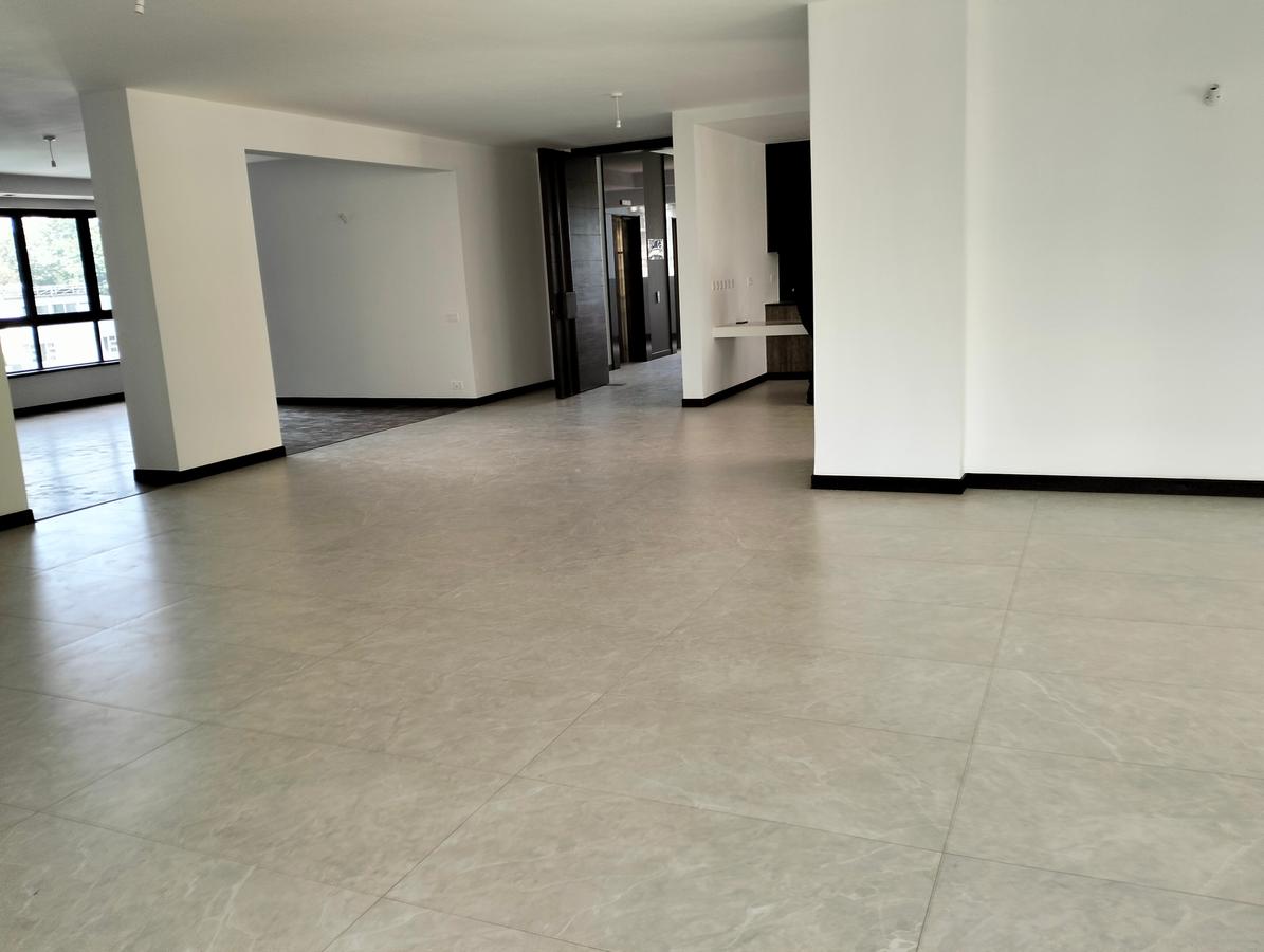 5 Bed Apartment with En Suite in Spring Valley - 17