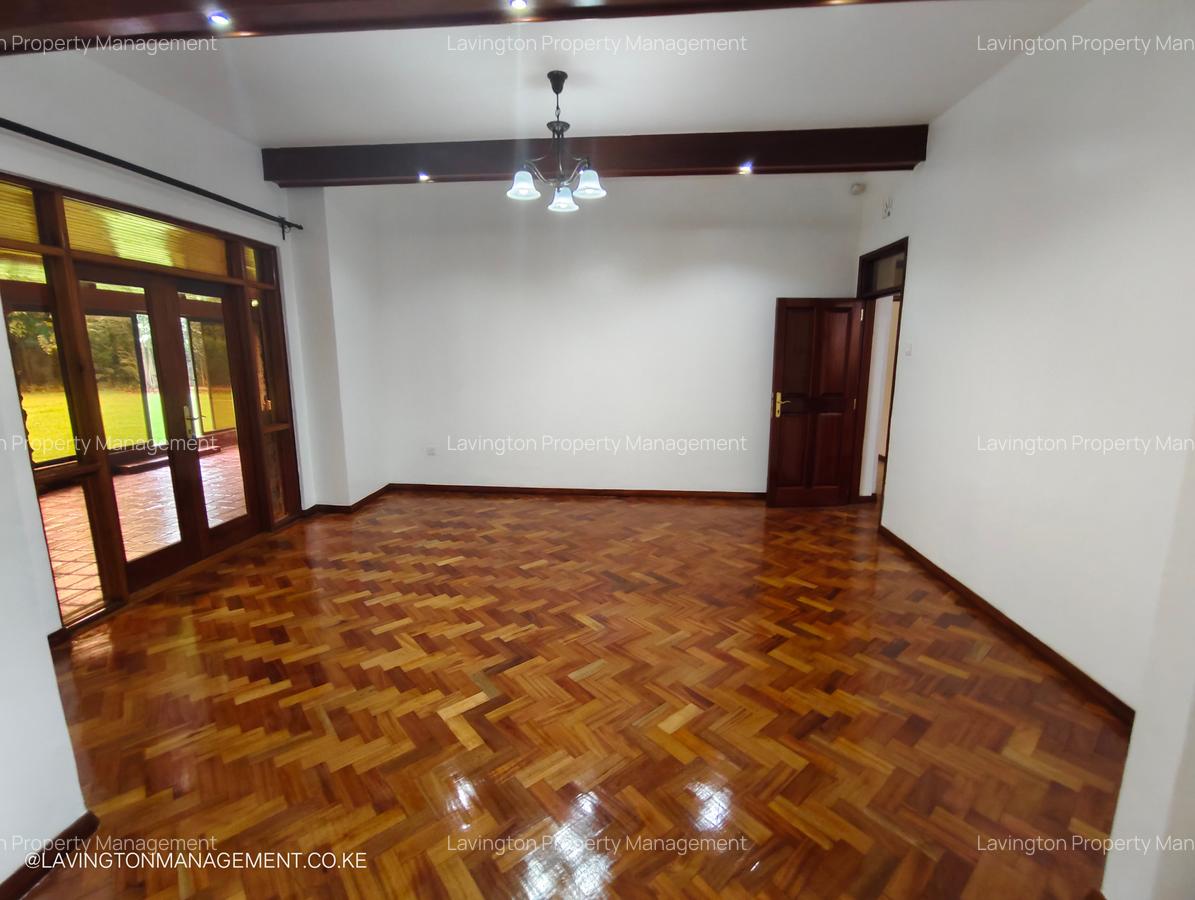 5 Bed House with En Suite at Wind Ridge - 6