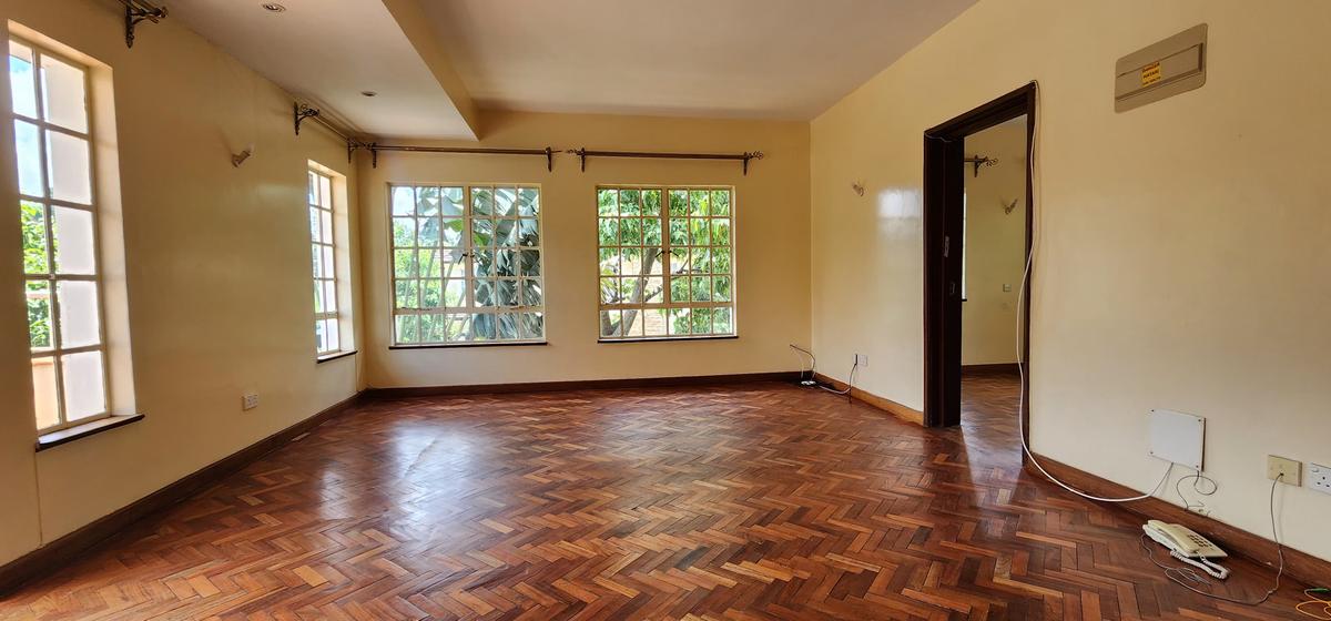 5 Bed Villa with En Suite in Lavington - 6