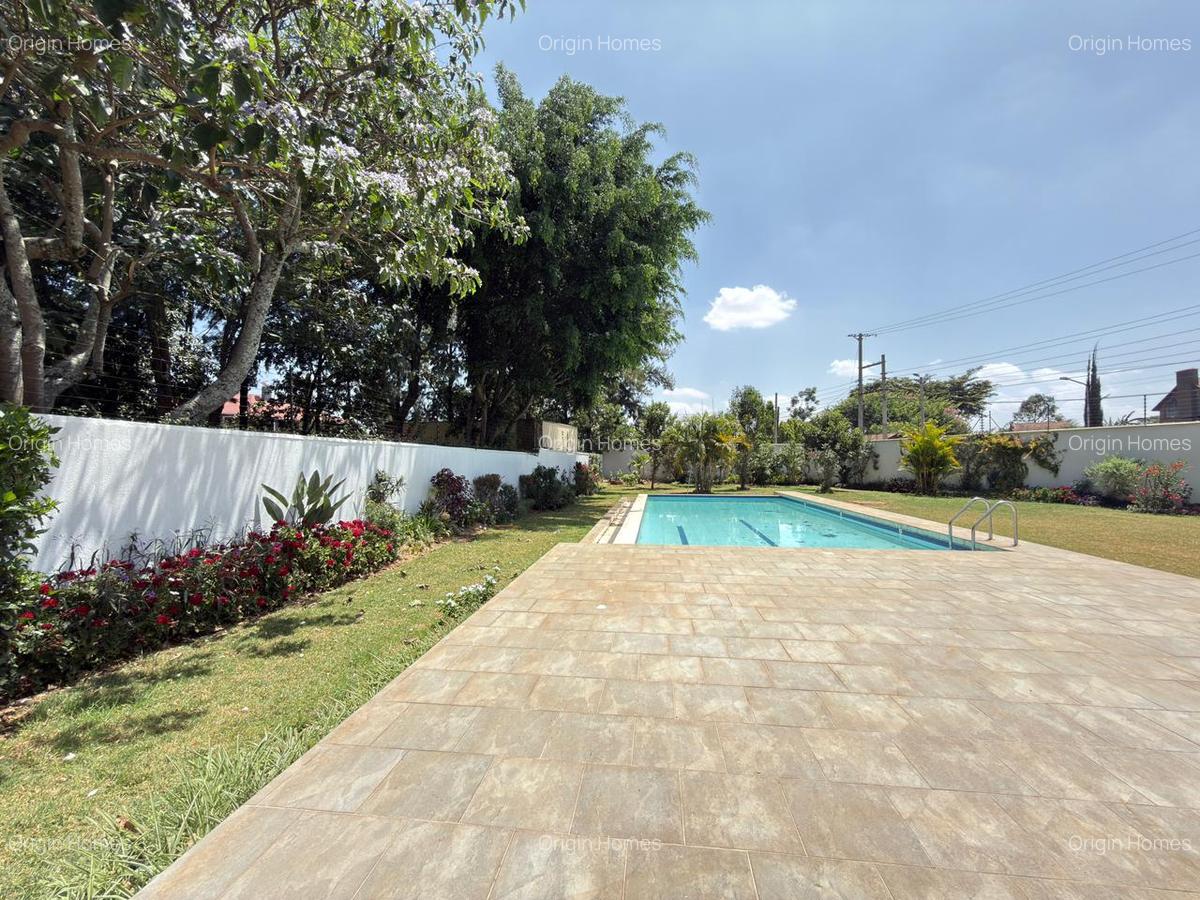 5 Bed House with En Suite in Runda - 17