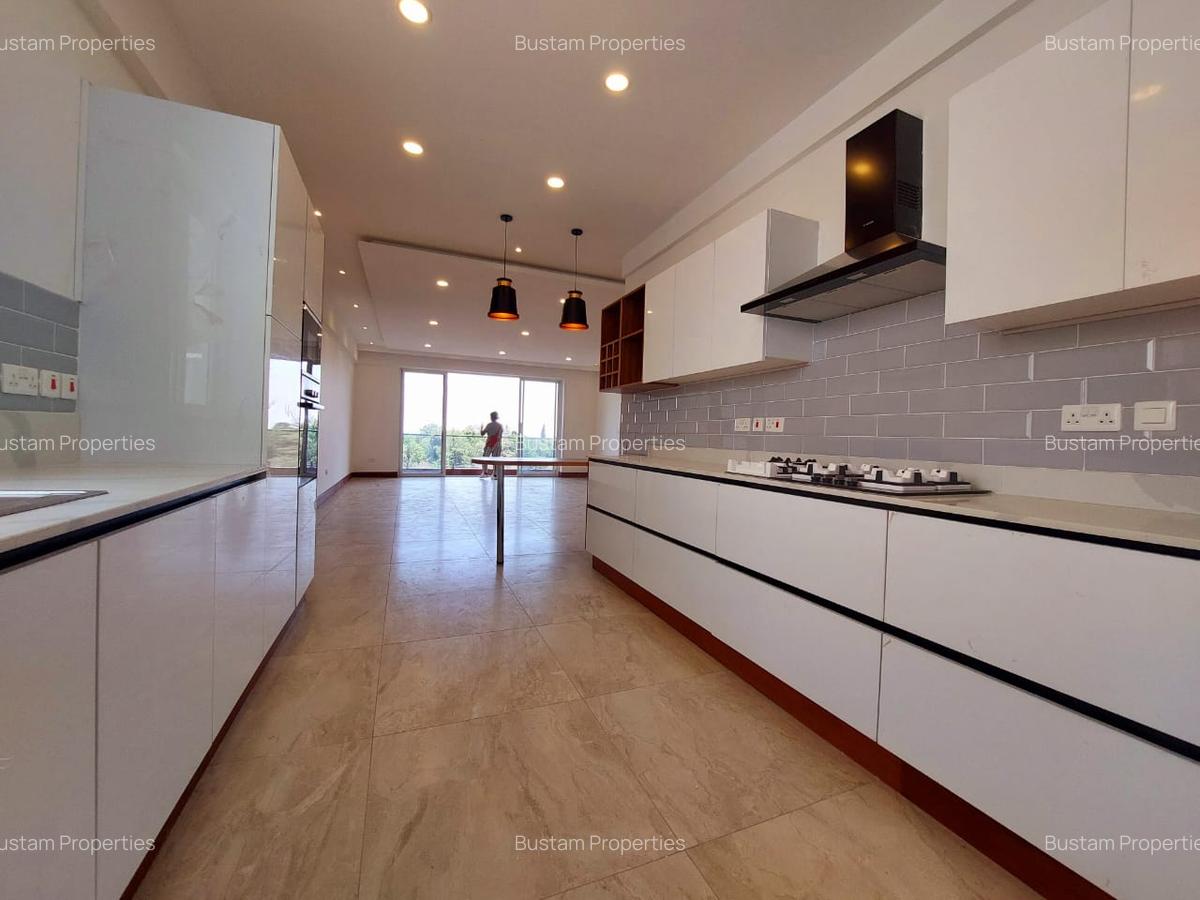 4 Bed Apartment with En Suite in Parklands - 7