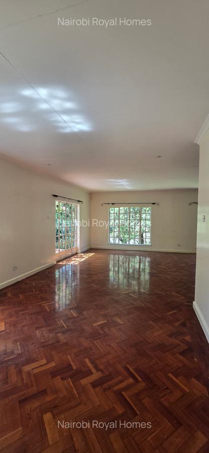 4 Bed House with En Suite at Lavington Road - 14