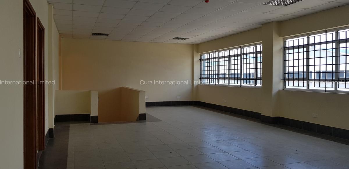 6,200 ft² Warehouse in Industrial Area - 3