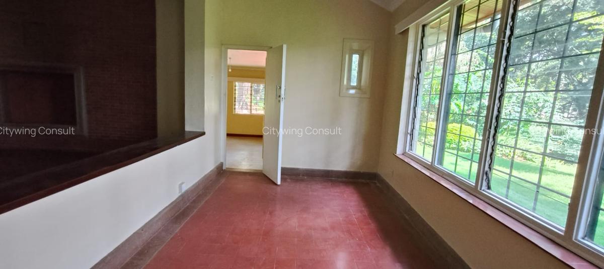 4 Bed House with En Suite in Rosslyn - 8
