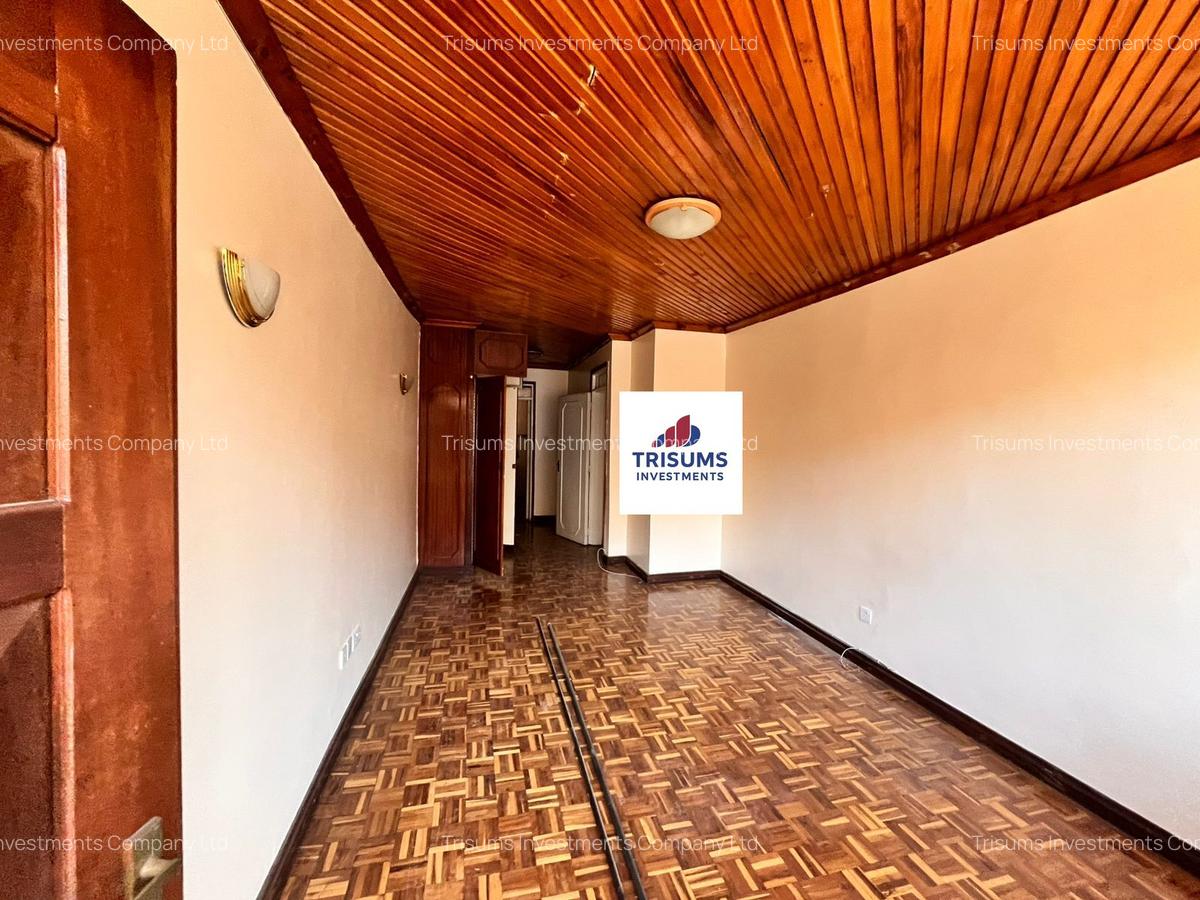 4 Bed House with En Suite in Lavington - 7