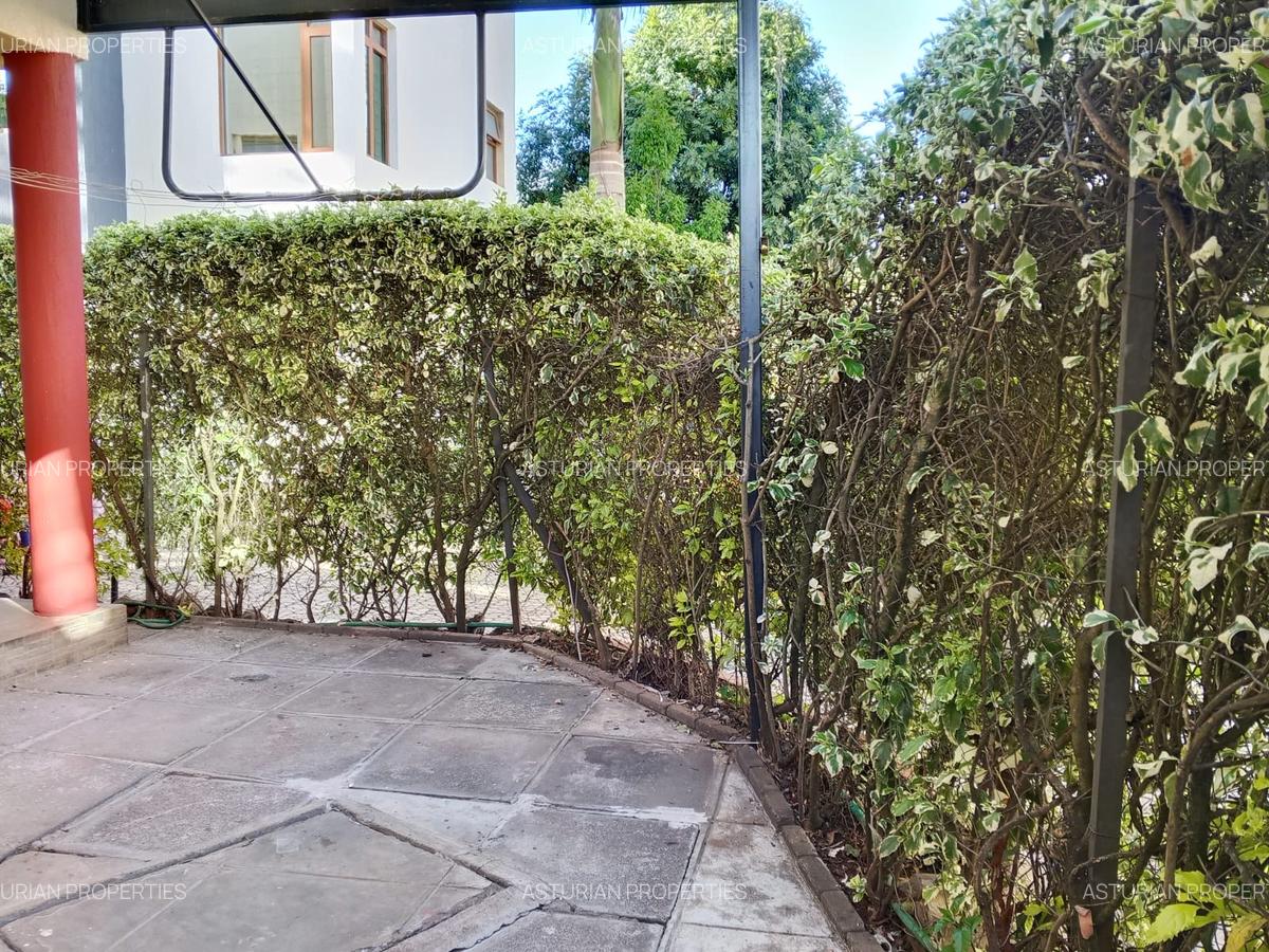 5 Bed Townhouse with En Suite in Lavington - 16