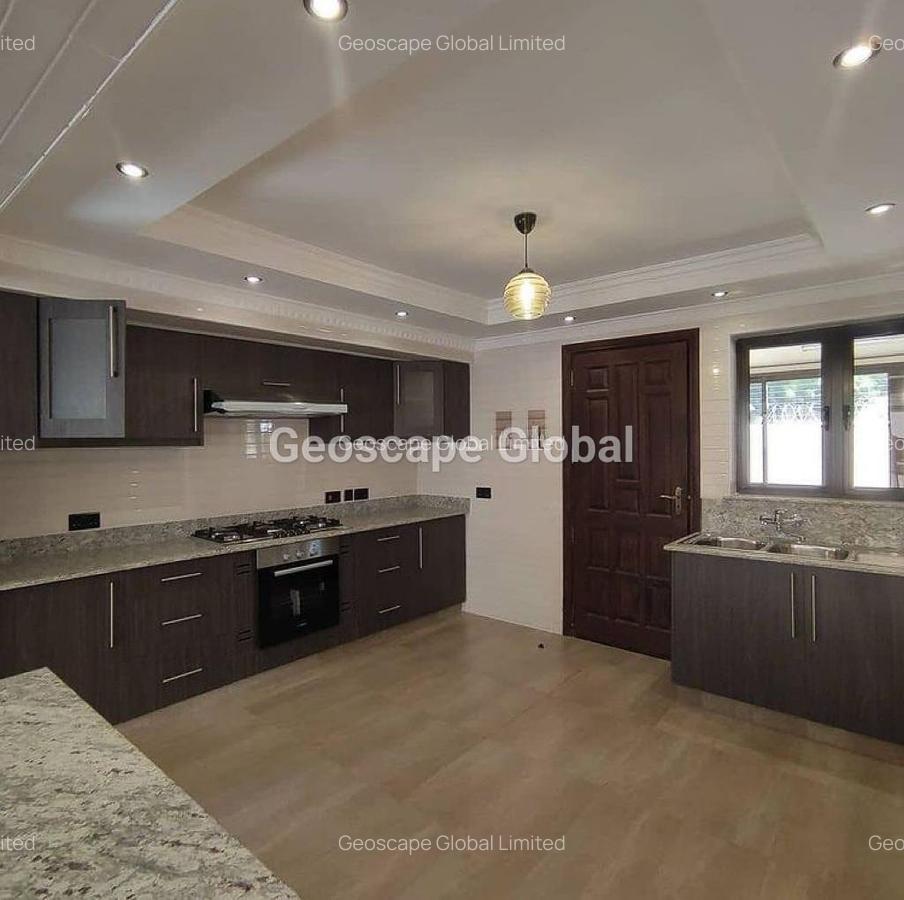 5 Bed Townhouse with En Suite in Lavington - 20