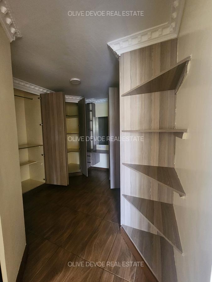 6 Bed Townhouse with En Suite in Lavington - 4