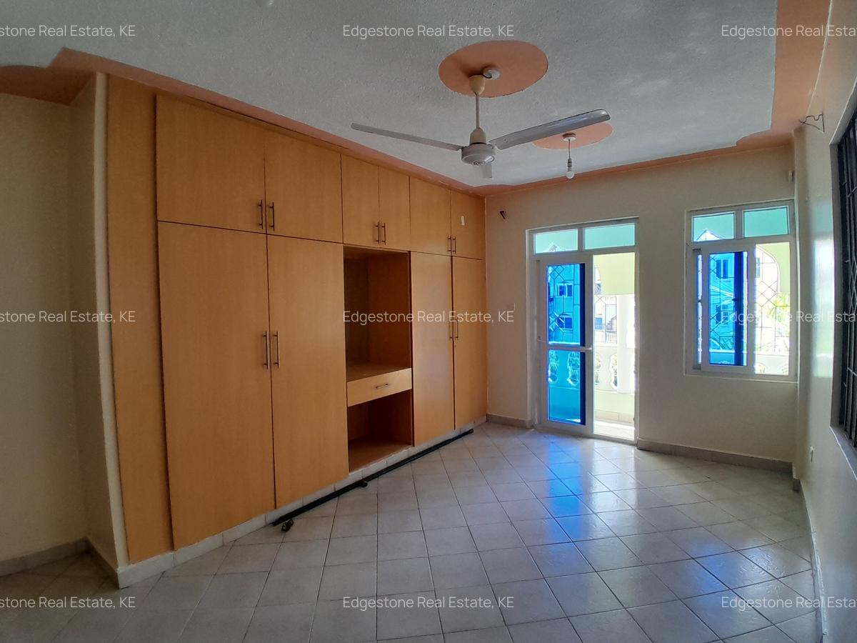 4 Bed Apartment with En Suite in Nyali Area - 14