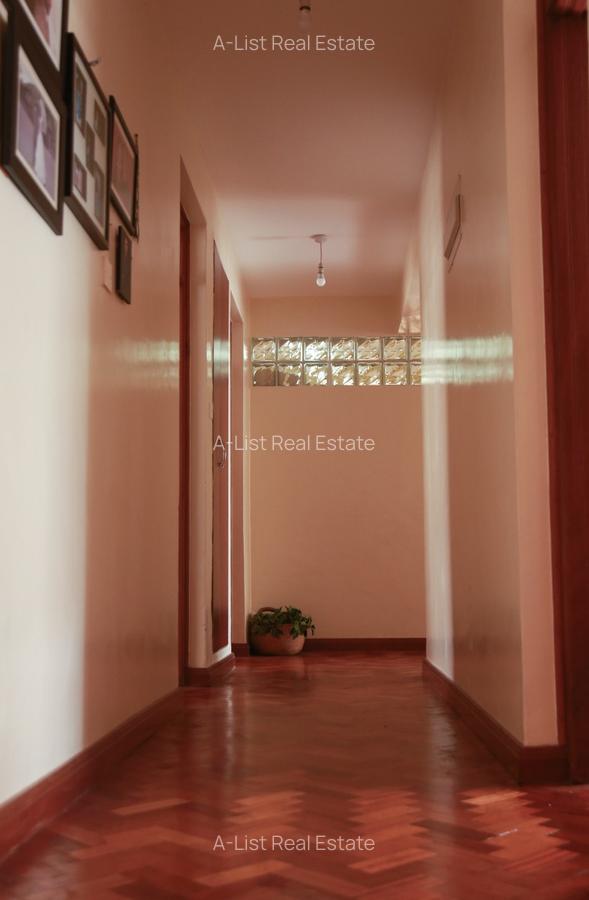 3 Bed Apartment with En Suite at Lavington - 8