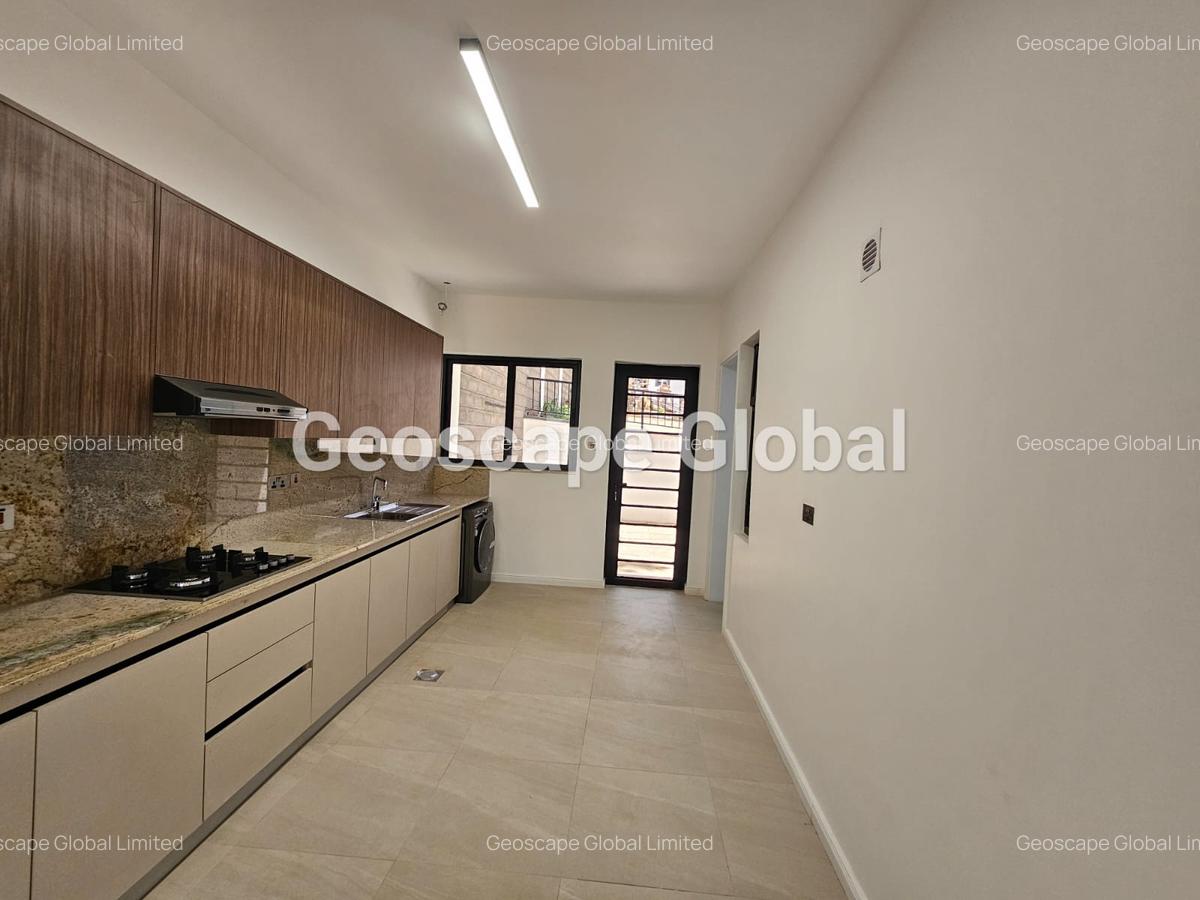 5 Bed Townhouse with En Suite in Lavington - 4