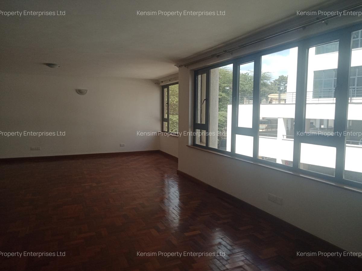 3 Bed Apartment with En Suite in Riverside - 3