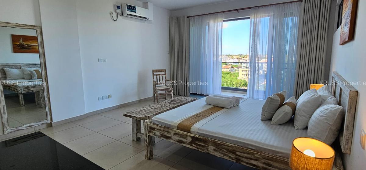 3 Bed Apartment with En Suite at As154 - 6