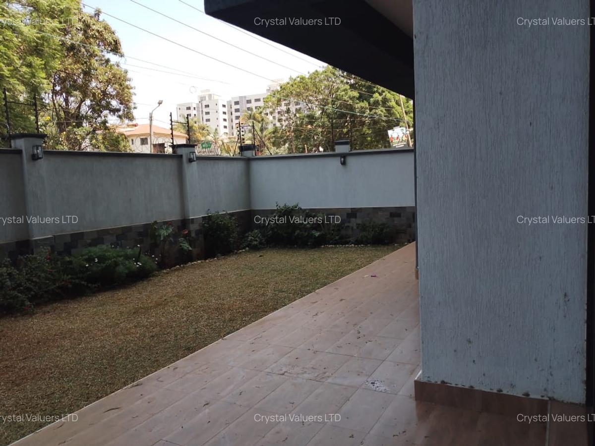 8 Bed Villa with En Suite in Spring Valley - 9