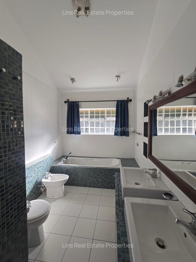 3 Bed Townhouse with En Suite in Spring Valley - 18